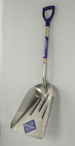 24” aluminum grain scoop, wood handle